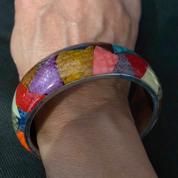 Vintage lot of 2 hot pink sparkles & multi metal Bracelet/bangles - Picture 4 of 10